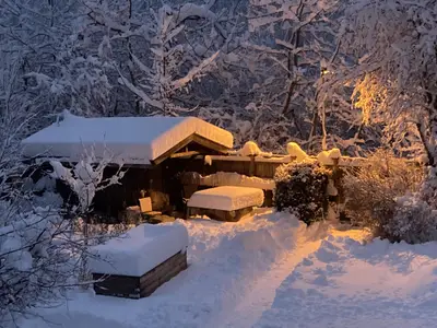 Gartenhaus im Winter