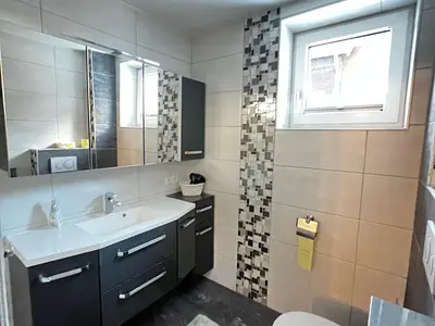 Dusche-WC-Waschbecken