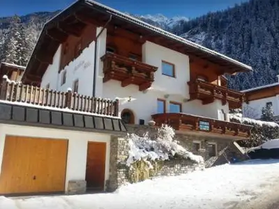Skibushaltestelle neben Ribis