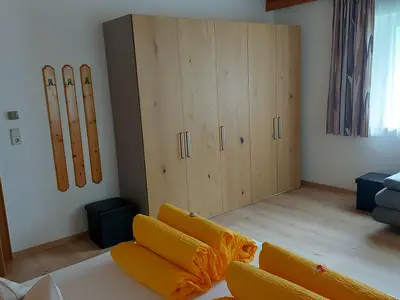 Schlafzimmer 1