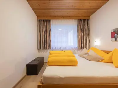 Schlafzimmer 2