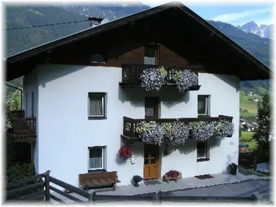 Apartments Haus Tegischer