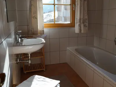 Badezimmer#1 Appartment Zuckerhut (mit Badewanne)