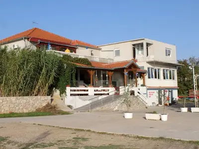 Ferienwohnung für 5 Personen in Neviđane 2/10