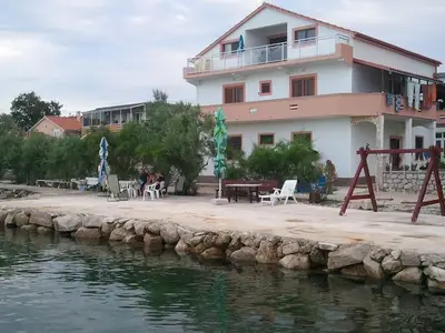 Ferienwohnung für 2 Personen in Neviđane 1/8