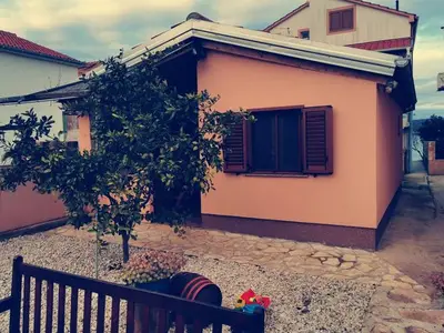 Ferienwohnung für 2 Personen in Neviđane 4/8
