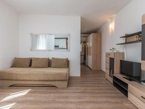 23750309-Ferienwohnung-4-Nevidane-300x225-4