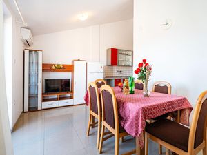 23759335-Ferienwohnung-6-Nevidane-300x225-2