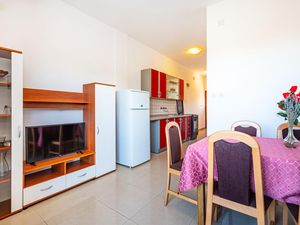 23759343-Ferienwohnung-6-Nevidane-300x225-3