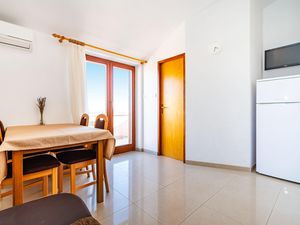 23759347-Ferienwohnung-6-Nevidane-300x225-5