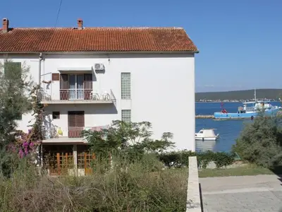 Ferienwohnung für 3 Personen in Neviđane 4/10