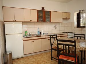 18956397-Ferienwohnung-2-Neviđane-300x225-3