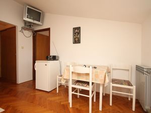 19050840-Ferienwohnung-5-Neviđane-300x225-1