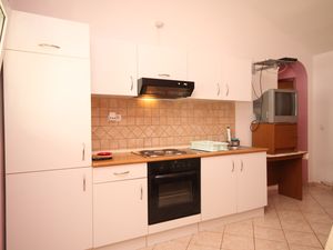 19050839-Ferienwohnung-4-Neviđane-300x225-4