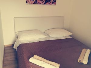 19075433-Ferienwohnung-4-Neviđane-300x225-4