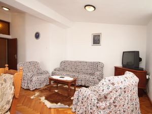 19127401-Ferienwohnung-6-Neviđane-300x225-1