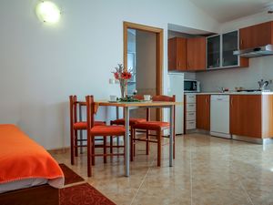 22331621-Ferienwohnung-3-Neviđane-300x225-2