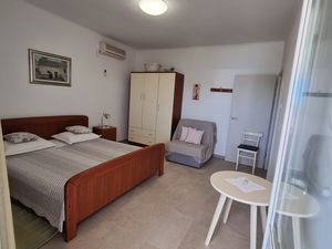 23925955-Ferienwohnung-4-Neviđane-300x225-4