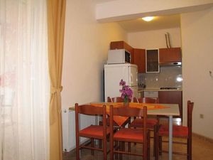 23933003-Ferienwohnung-6-Neviđane-300x225-2