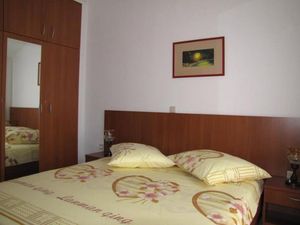 23933008-Ferienwohnung-3-Neviđane-300x225-3