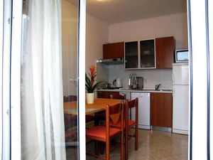 23933006-Ferienwohnung-5-Neviđane-300x225-4