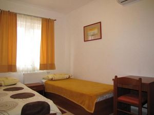 23933007-Ferienwohnung-5-Neviđane-300x225-5