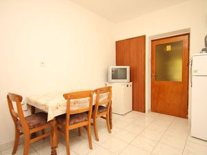 23930384-Ferienwohnung-4-Neviđane-300x225-1