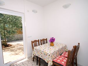 23928311-Ferienwohnung-4-Nečujam-300x225-3