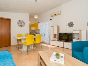 23932574-Ferienwohnung-3-Nečujam-300x225-2