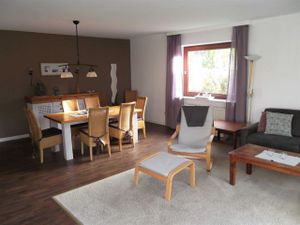 22252635-Ferienwohnung-8-Nieblum-300x225-4