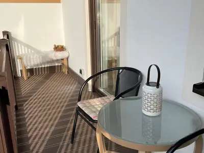 Balkon zur Straßense