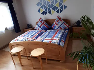 Schlafzimmer 1