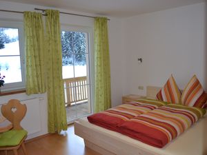 23380506-Ferienwohnung-5-Niedermauern-300x225-2