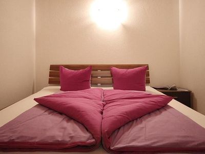 Schlafzimmer 1