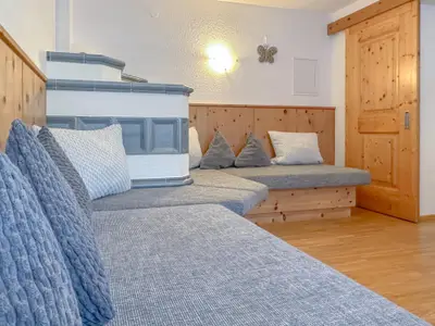 Wohnzimmer mit Kachelofen