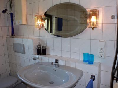 Bad mit Dusche/Wanne/WC