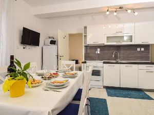 23468903-Ferienwohnung-0-Nin-300x225-3