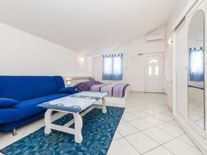 18323339-Ferienwohnung-2-Nin-300x225-1