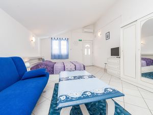 18323339-Ferienwohnung-2-Nin-300x225-3