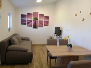 18688345-Ferienwohnung-4-Nin-300x225-1