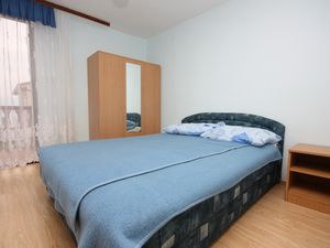 19127040-Ferienwohnung-5-Nin-300x225-5