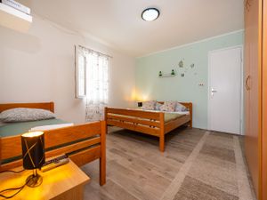 19255823-Ferienwohnung-8-Nin-300x225-5