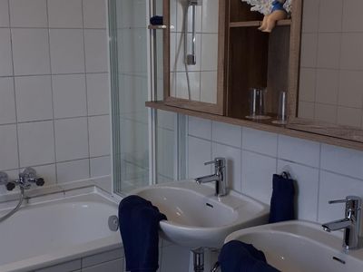Badezimmer mit Dusche Badezimmer mit Dusche