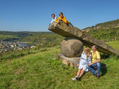 Skulptur "Knie im Gelenk"