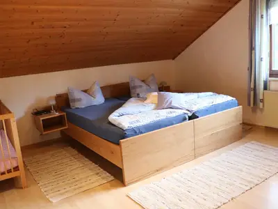 Schlafzimmer Rosengarten 2022 (1).JPG