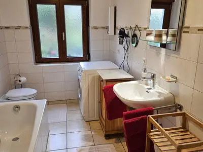 Badezimmer mit Waschmaschine