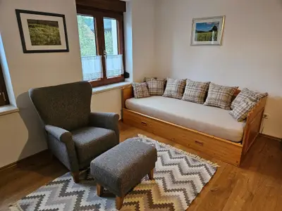 1. Schlafzimmer: Schlafcouch und Fernsehsessel