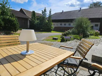 Terrasse mit Blick in den Hof