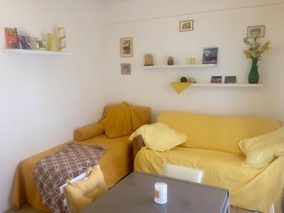 Wohnzimmer mit Sofabett