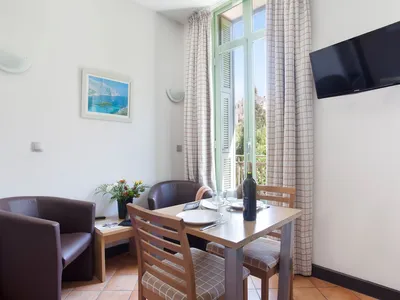 DiningRoom